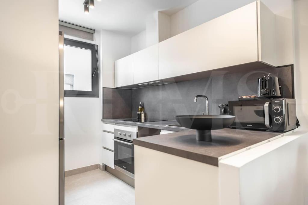 Modern Apartment With Patio & Parking By Rems Malaga Ngoại thất bức ảnh