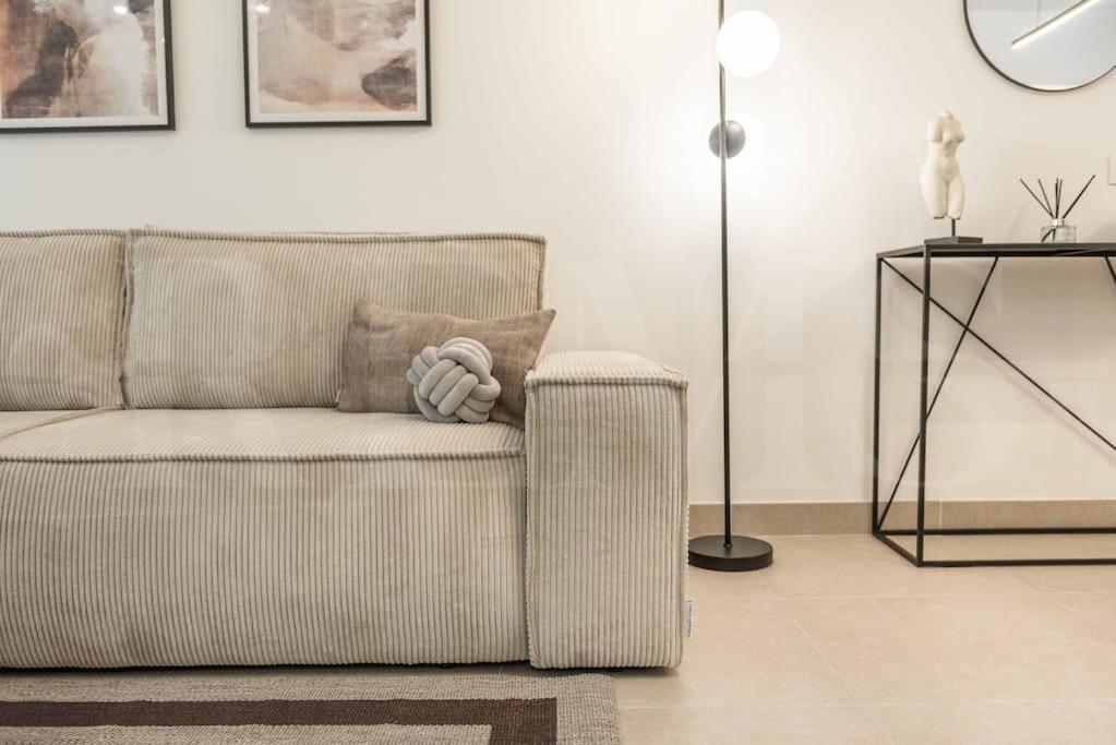 Modern Apartment With Patio & Parking By Rems Malaga Ngoại thất bức ảnh