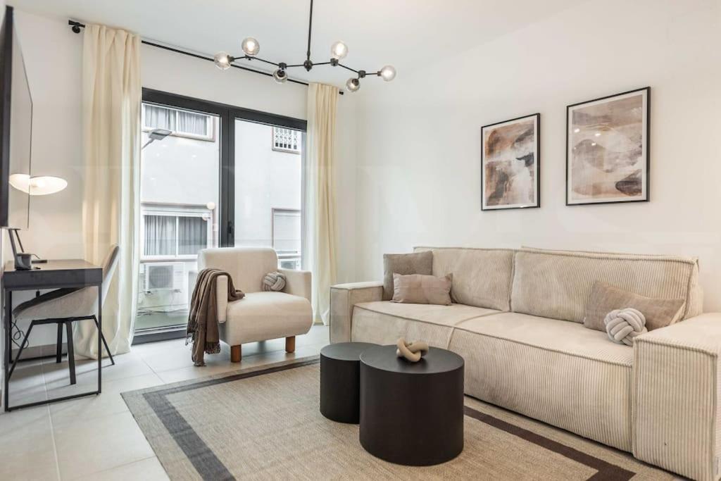 Modern Apartment With Patio & Parking By Rems Malaga Ngoại thất bức ảnh