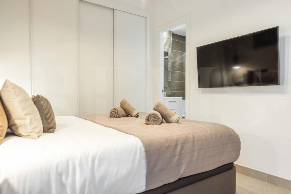 Modern Apartment With Patio & Parking By Rems Malaga Ngoại thất bức ảnh