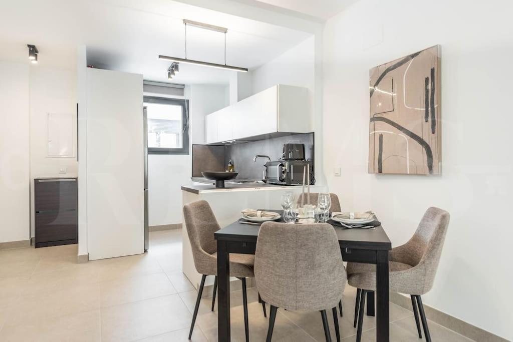 Modern Apartment With Patio & Parking By Rems Malaga Ngoại thất bức ảnh