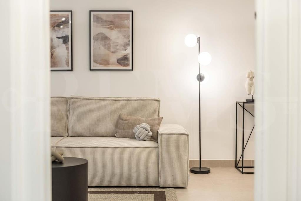 Modern Apartment With Patio & Parking By Rems Malaga Ngoại thất bức ảnh