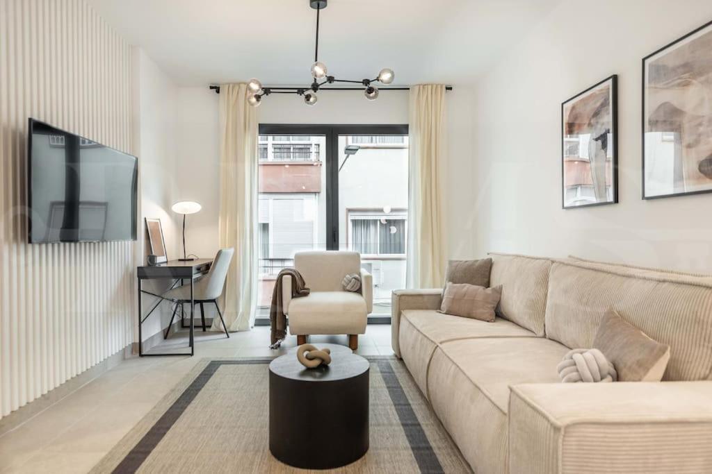 Modern Apartment With Patio & Parking By Rems Malaga Ngoại thất bức ảnh