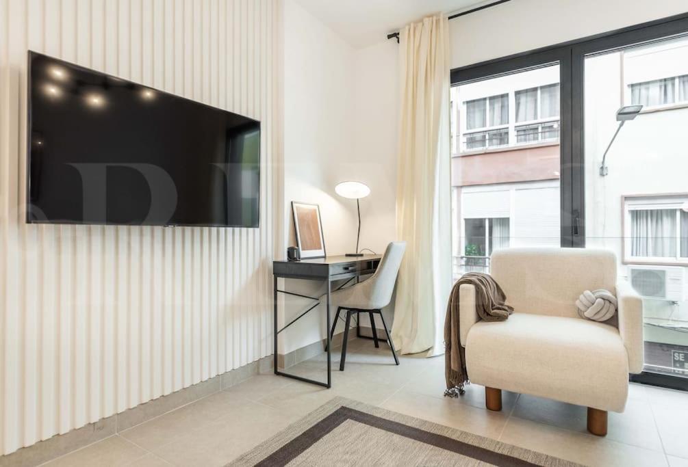 Modern Apartment With Patio & Parking By Rems Malaga Ngoại thất bức ảnh