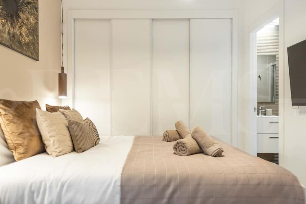 Modern Apartment With Patio & Parking By Rems Malaga Ngoại thất bức ảnh