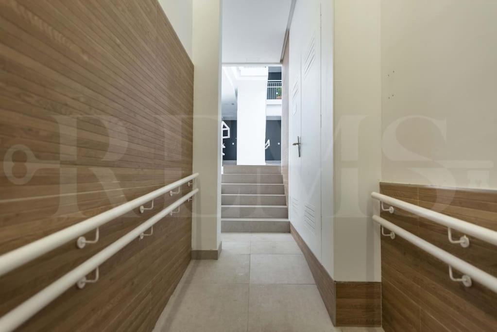 Modern Apartment With Patio & Parking By Rems Malaga Ngoại thất bức ảnh